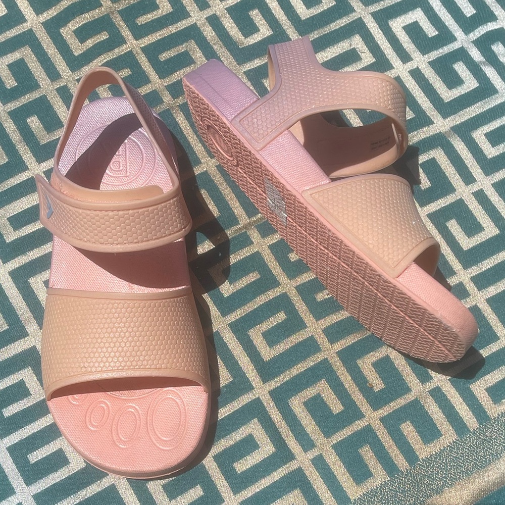 FitFlop size 12 iridescent pink toddler girl rubber sandals - Picture 4 of 6